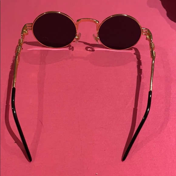 Mirrored sunglasses - Picture 3 of 4